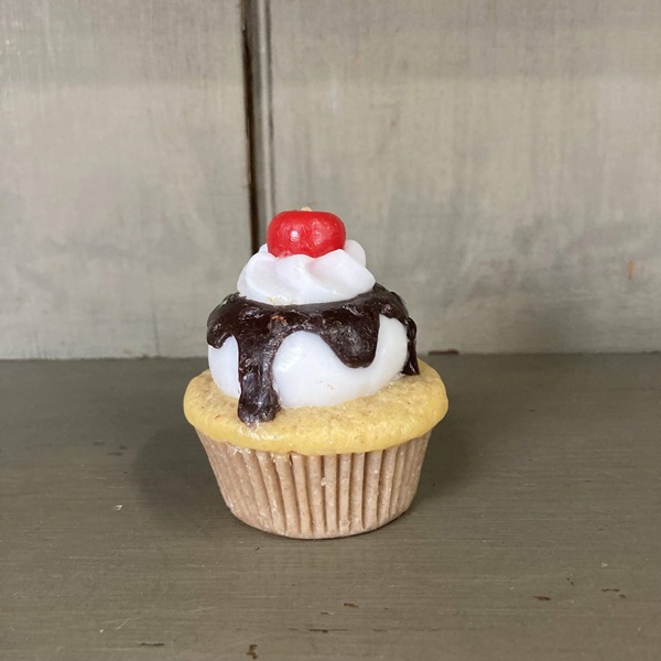 カップケーキキャンドル　チョコがけチェリートップ