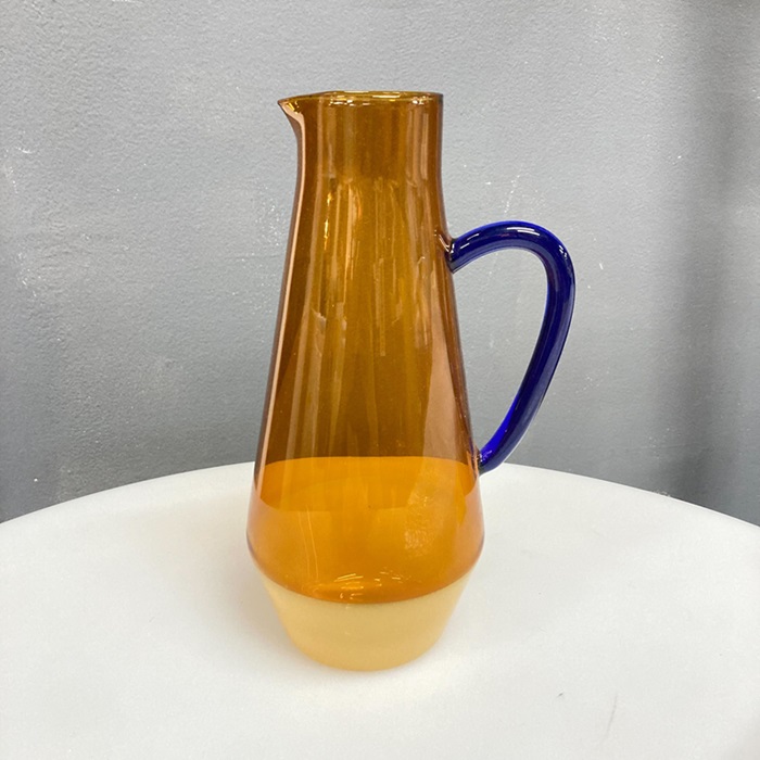 ピッチャー　ツートーンカラー　クリアオレンジ×ミルク　持ち手ブルー