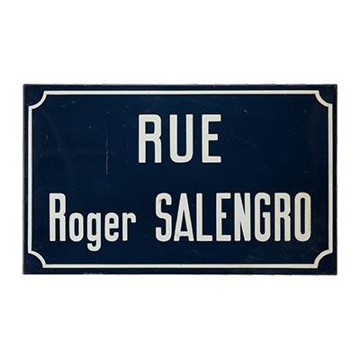 プレート "RUE Roger SALENGRO"