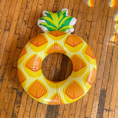 浮き輪　パイナップル