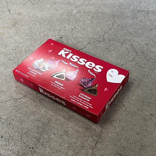 スナックBOX　レッド　チョコ　kisses