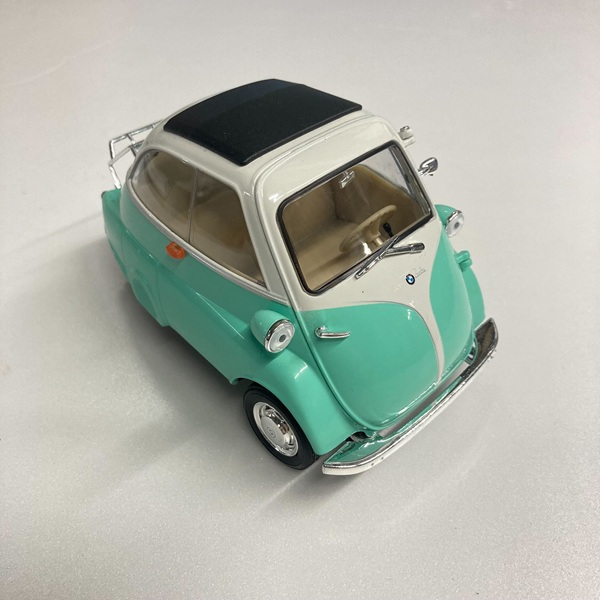 ミニカー　エメラルドグリーン