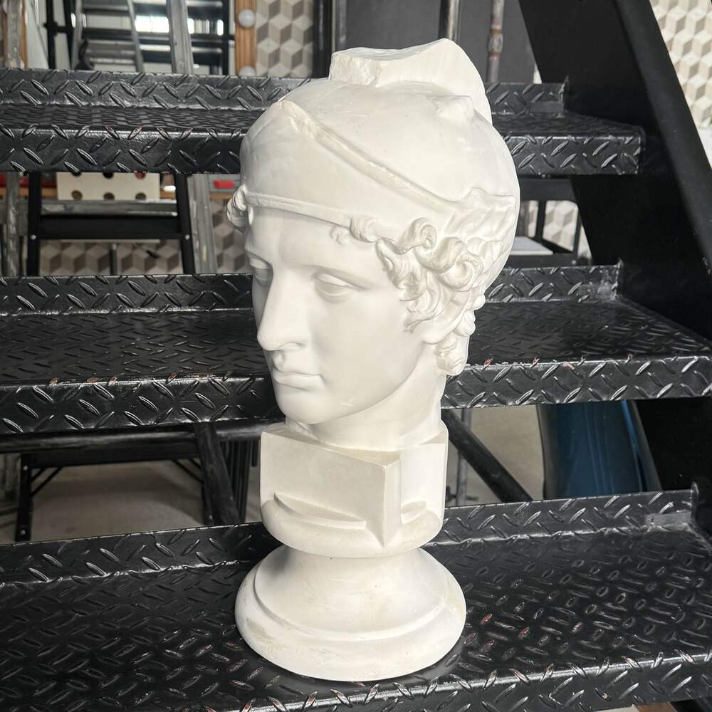 石膏像　青年マルス